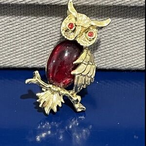 Gerry’s Owl Red Jelly Belly Jeweled Eye Brooch Gold Pin Vintage Costume Jewelry